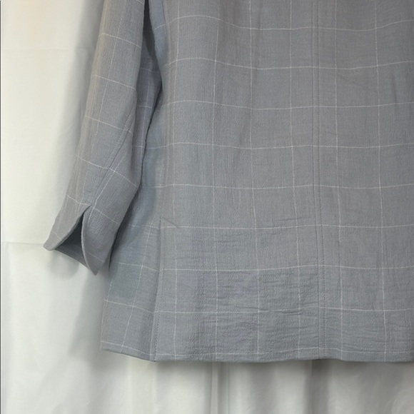 Stylish Light Gray Blazer with Checkered Pattern - Picture 4 of 8